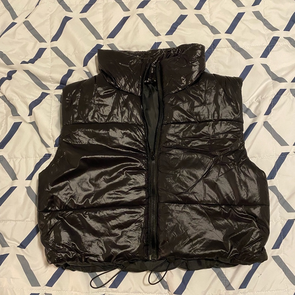 NWOT black cropped vest